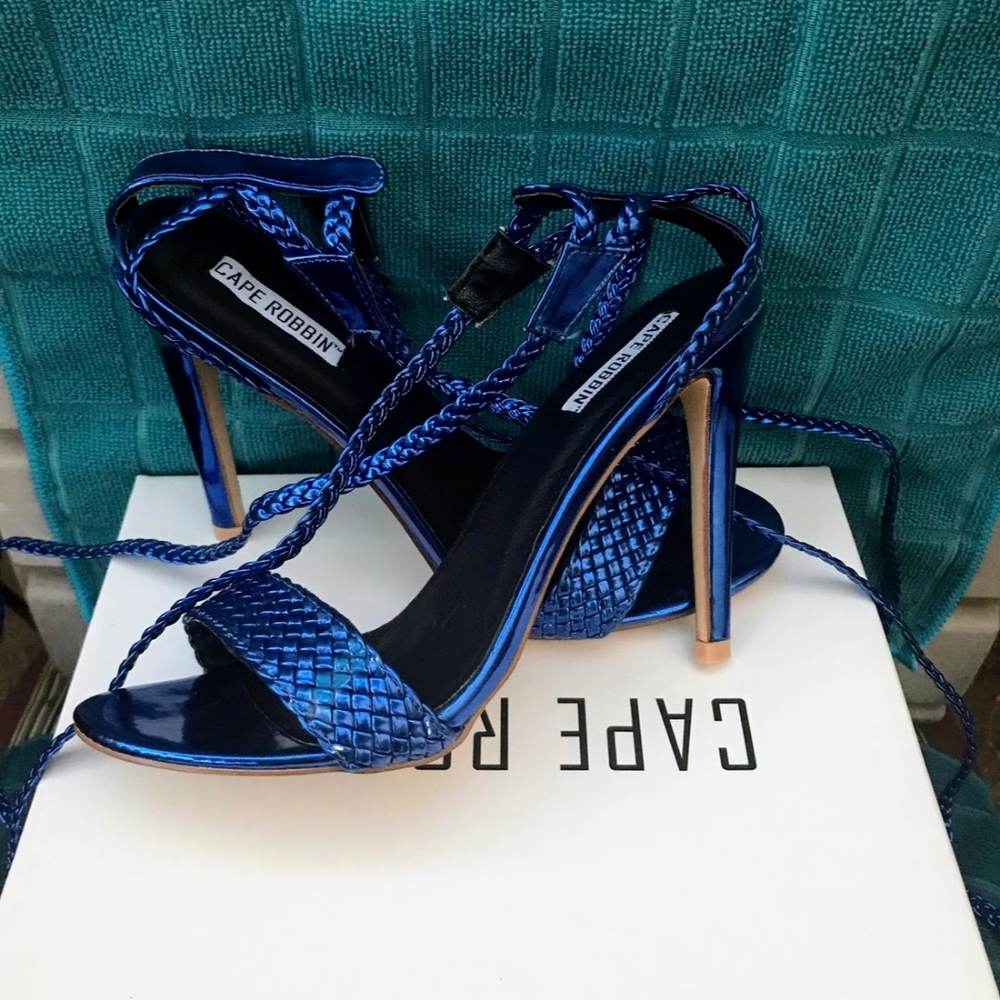 NIB Strappy Wrap Around Heels 8